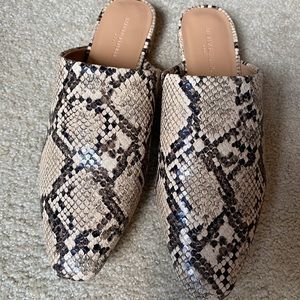 Flat mules